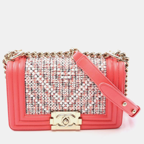 src:http://cdn.theluxurycloset.com/uploads/products/full/luxury-women-chanel-used-handbags-p1419738-002.jpg