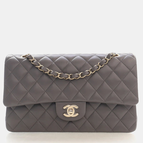src:http://cdn.theluxurycloset.com/uploads/products/full/luxury-women-chanel-used-handbags-p1423639-002.jpg