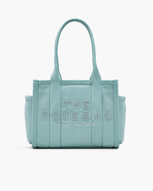 src:https://media.marcjacobs.com/match/product_style_code/2r4htt016h03/nrf/457/sequence/main/