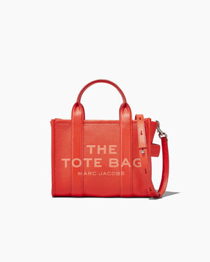 src:https://media.marcjacobs.com/match/product_style_code/h009l01sp21/nrf/846/sequence/main/