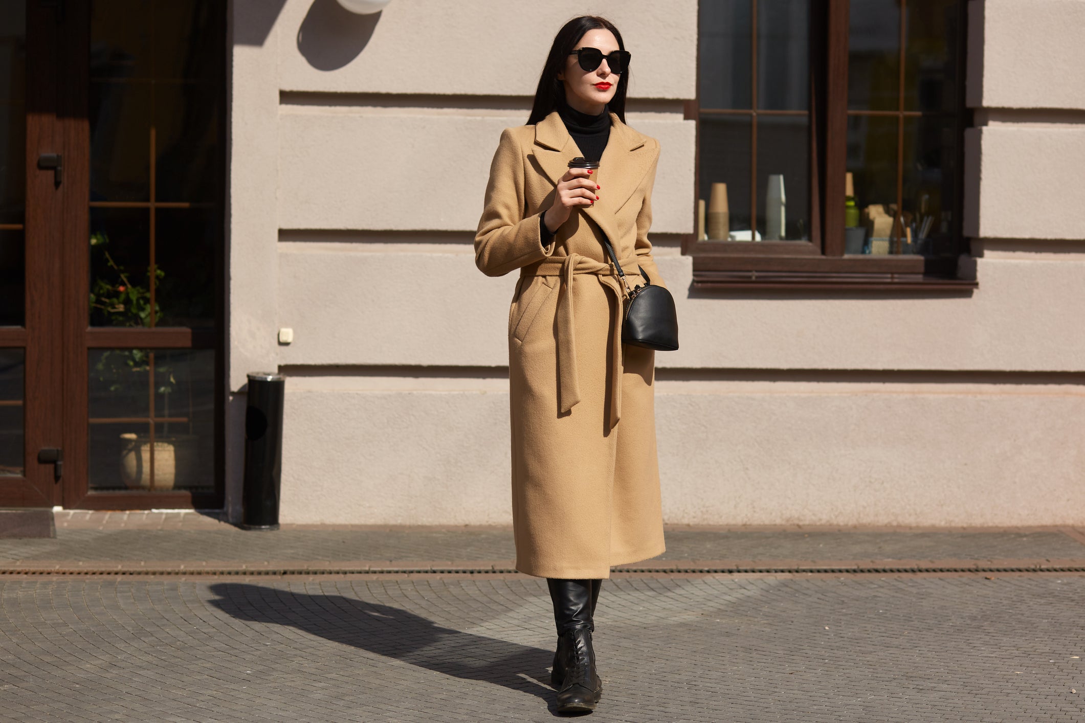 Discover the best crossbody bag sizes for everyday use, work, travel, and special occasions with our complete guide.