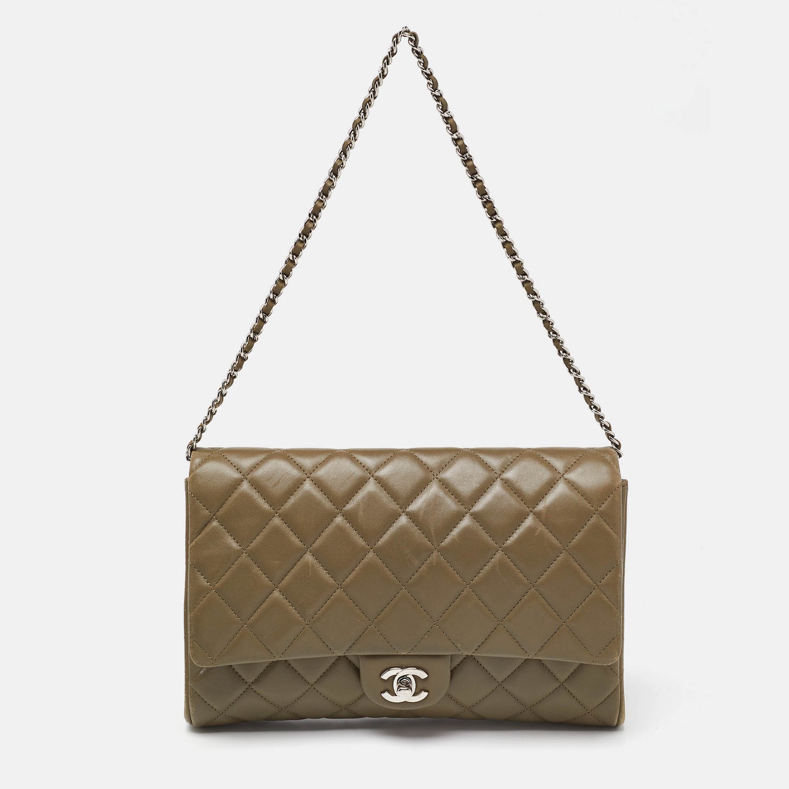 Chanel Sac à rabat en cuir matelassé vert olive avec chaîne