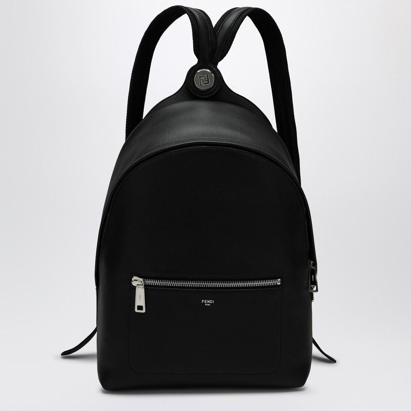 Fendi Men's Leather Chiodo Medium Backpack in Black | 7VZ076ARLU