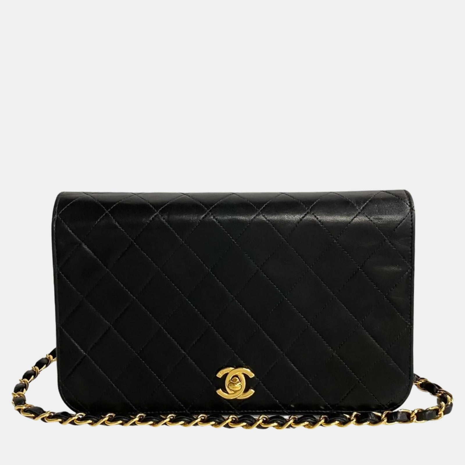 Chanel Sac à bandoulière à rabat en cuir d'agneau noir CHANEL avec chaîne CC