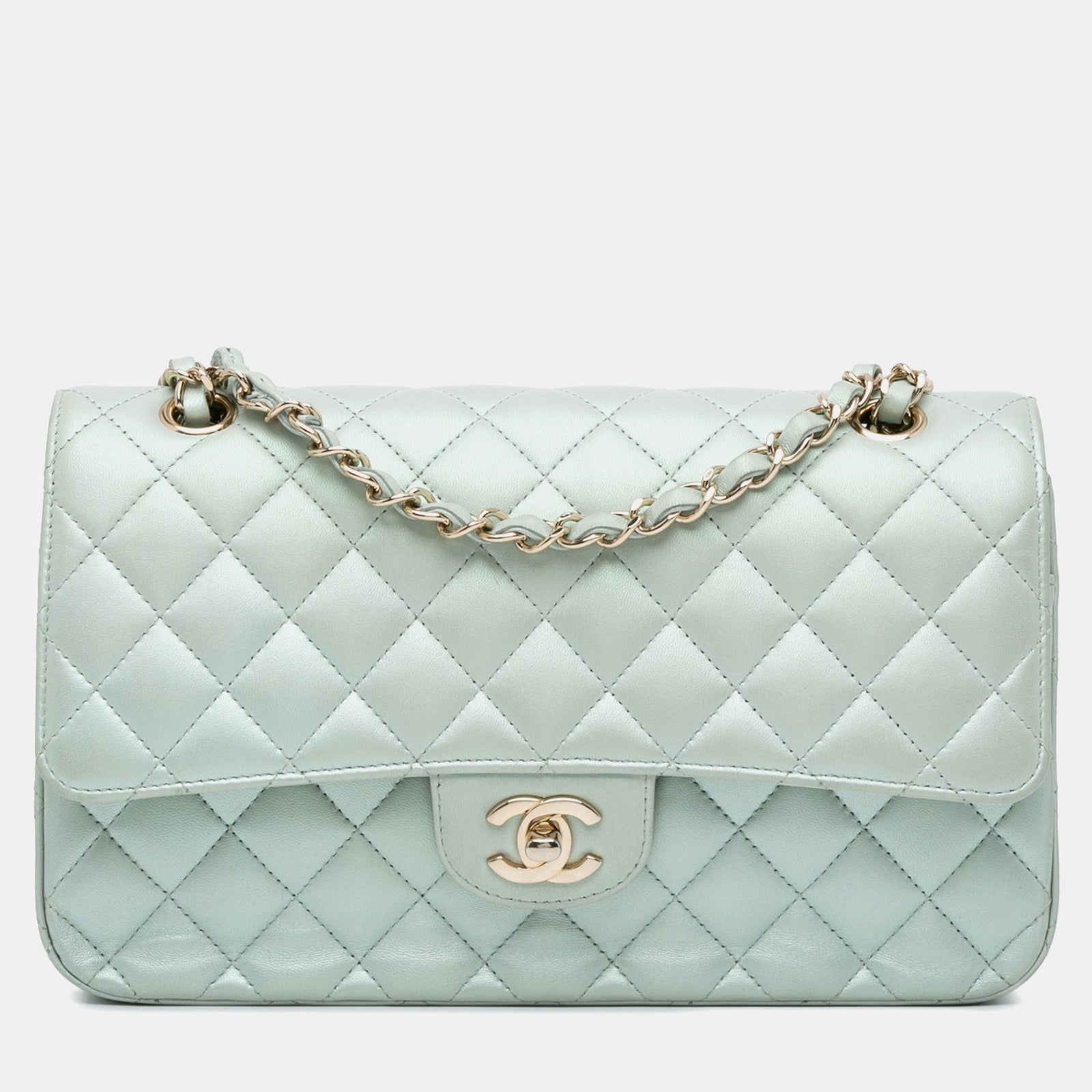 Chanel Klassische mittelgroße Tasche mit Doppelklappe aus schillerndem Lammleder in Blau