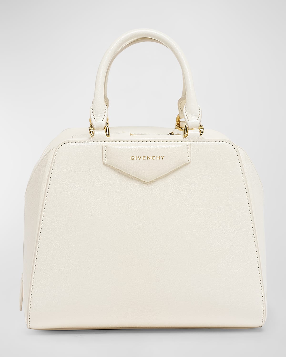 Givenchy Antigona Cube Mini-Tasche mit Henkel aus glänzendem, gewalktem Leder