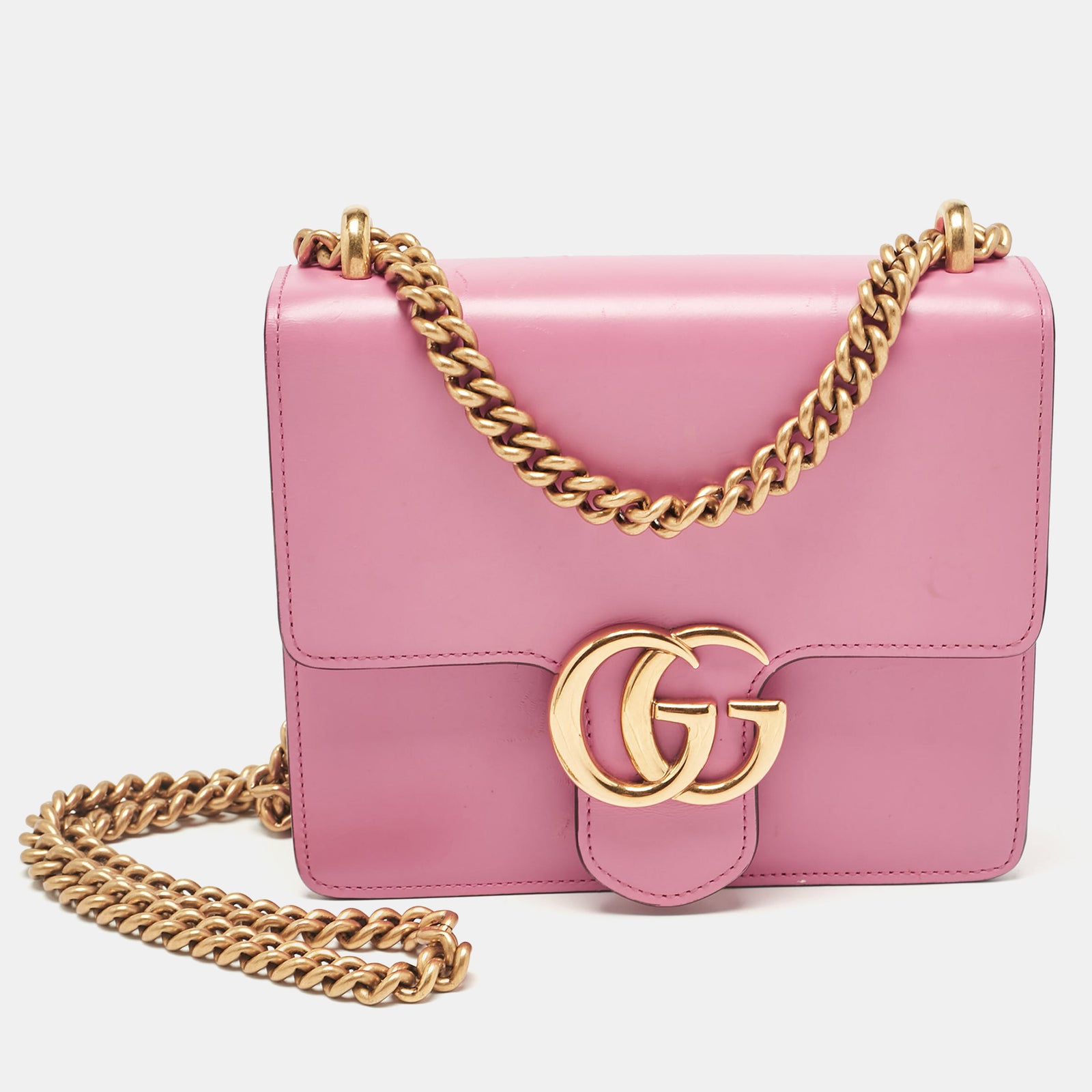 Gucci Petit sac à bandoulière en cuir rose GG Marmont avec chaîne