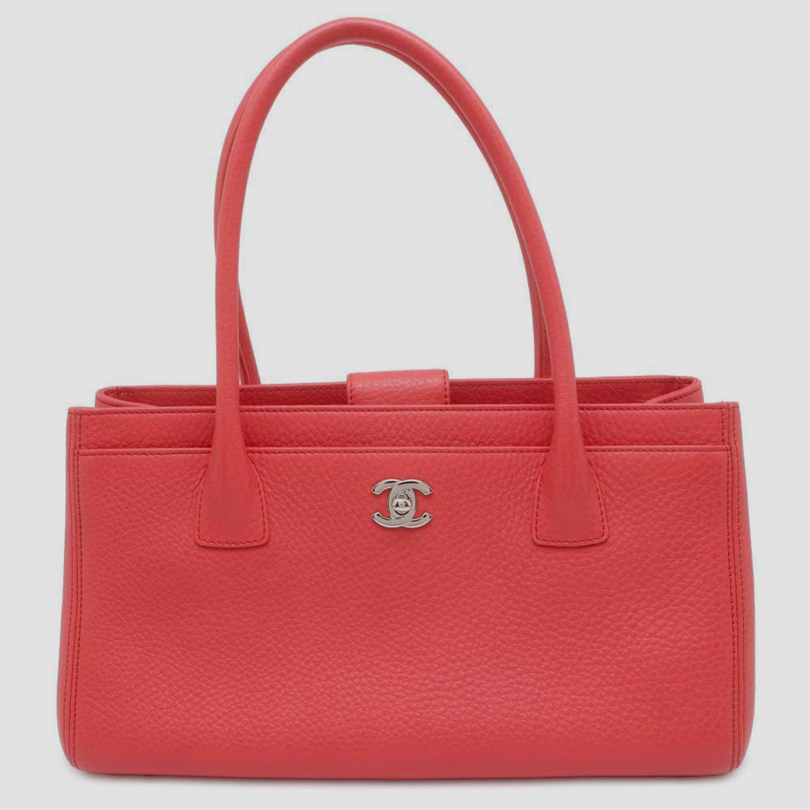 Chanel Grand sac fourre-tout en cuir rouge à motif cerf