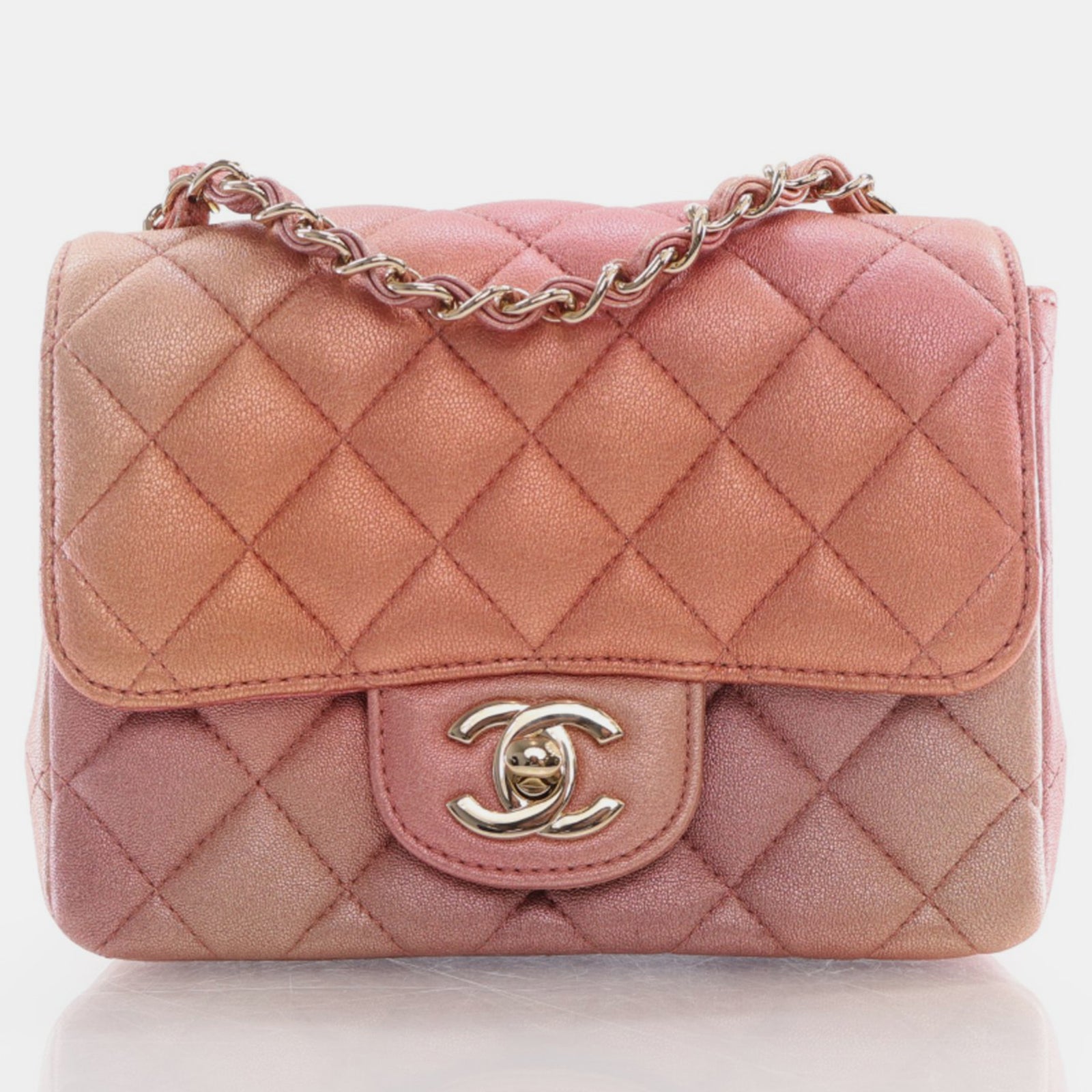 Chanel Mini sac à rabat classique en cuir de veau matelassé métallisé or rose