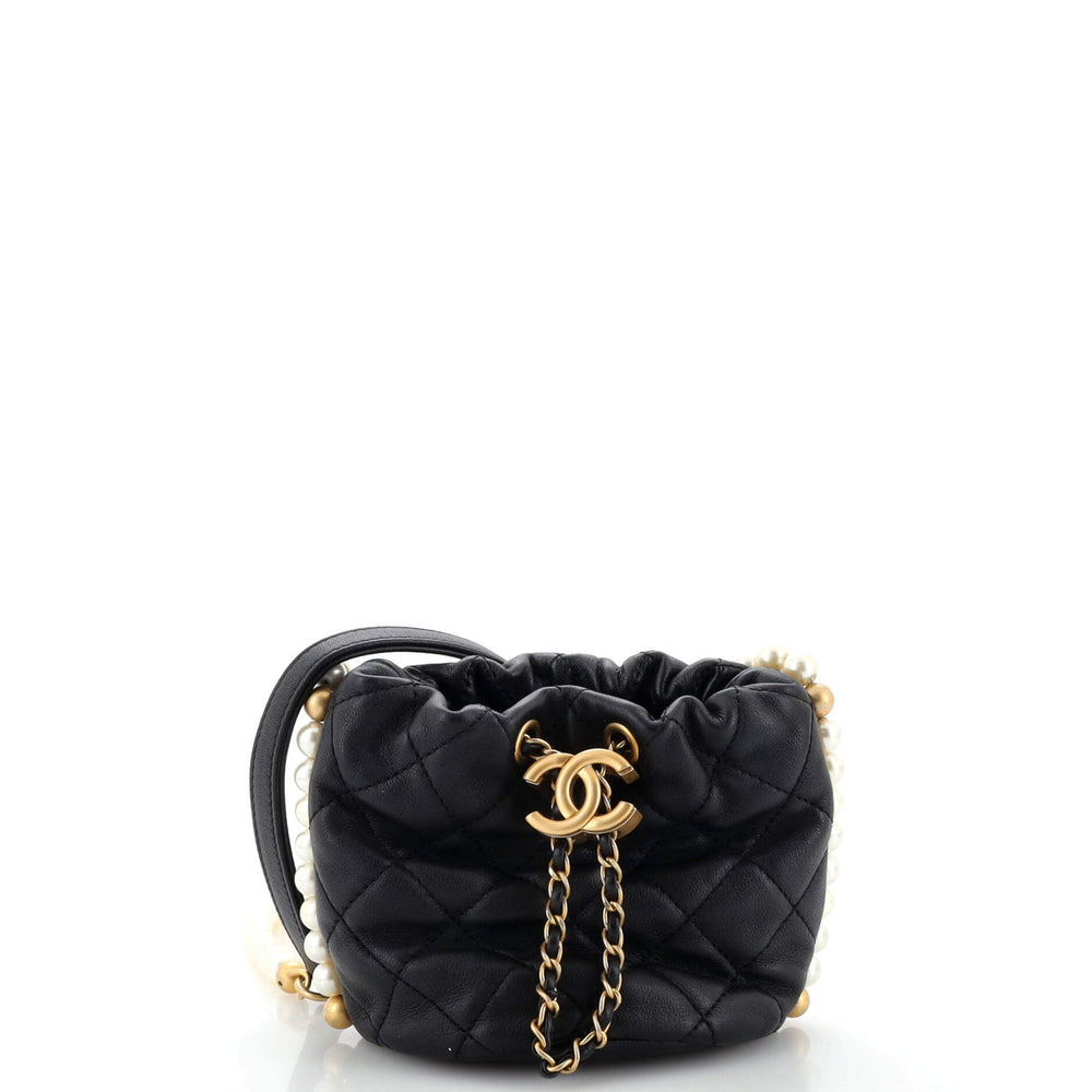 CHANEL About Pearls Bucket Bag gestepptes Kalbsleder Mini