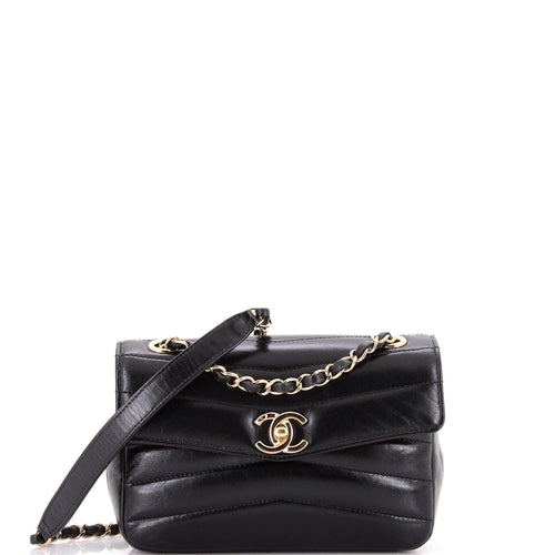 CHANEL Miroir Flap Bag Chevron Shiny Lambskin Small