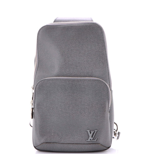 Avenue Sling Bag Taiga Leather