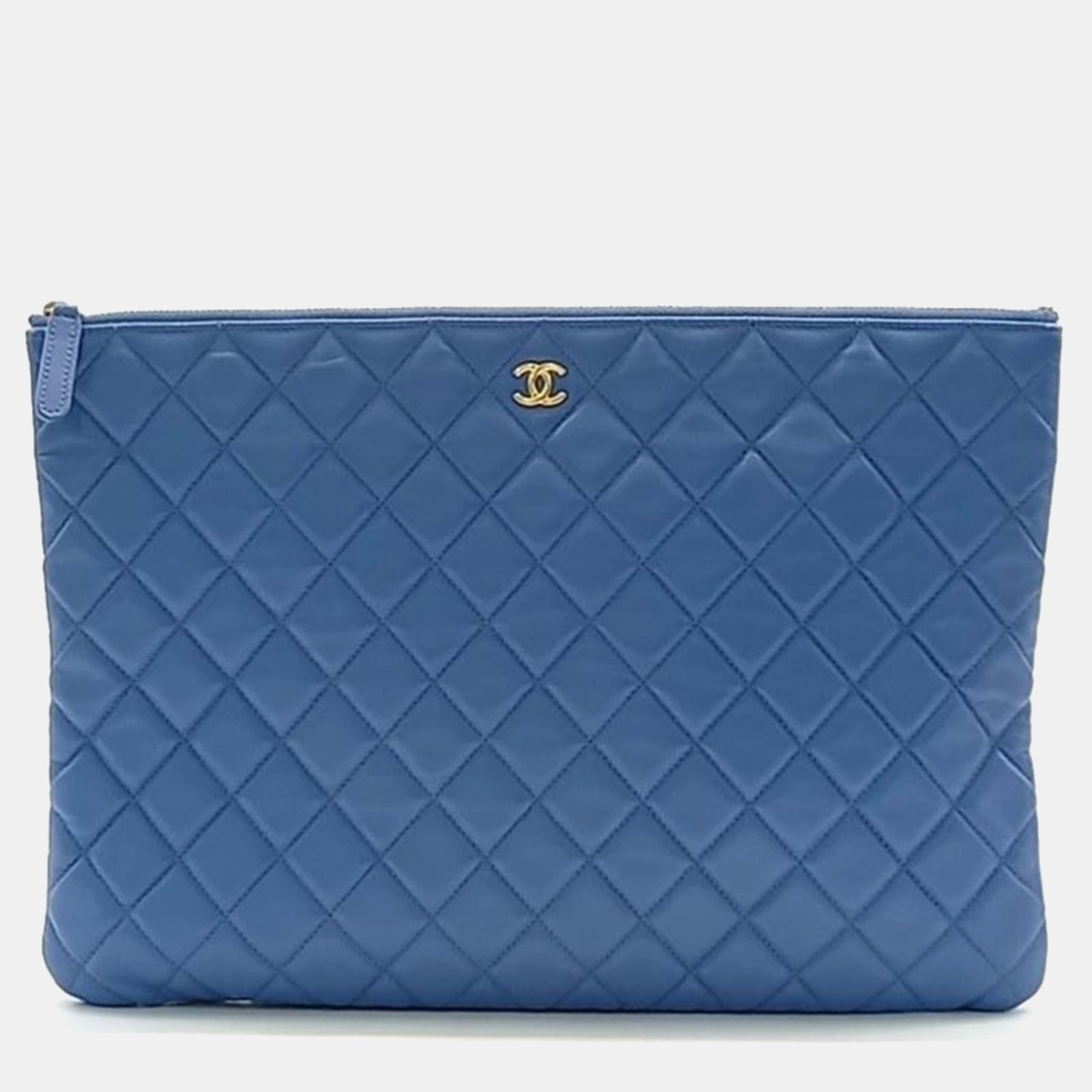 Chanel Pochette O-Case matelassée en cuir bleu de grande taille