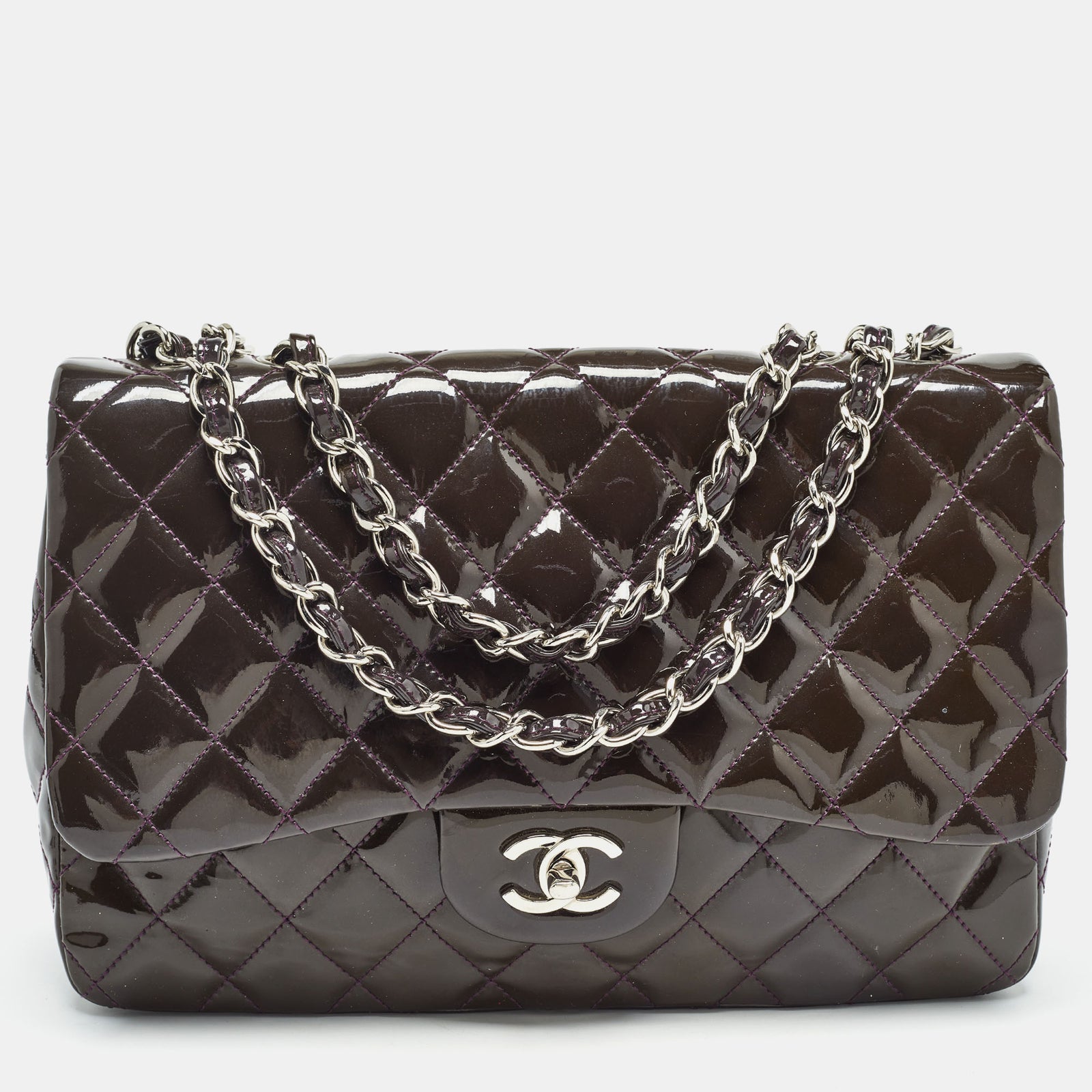 Chanel Sac à rabat classique géant en cuir verni matelassé prune