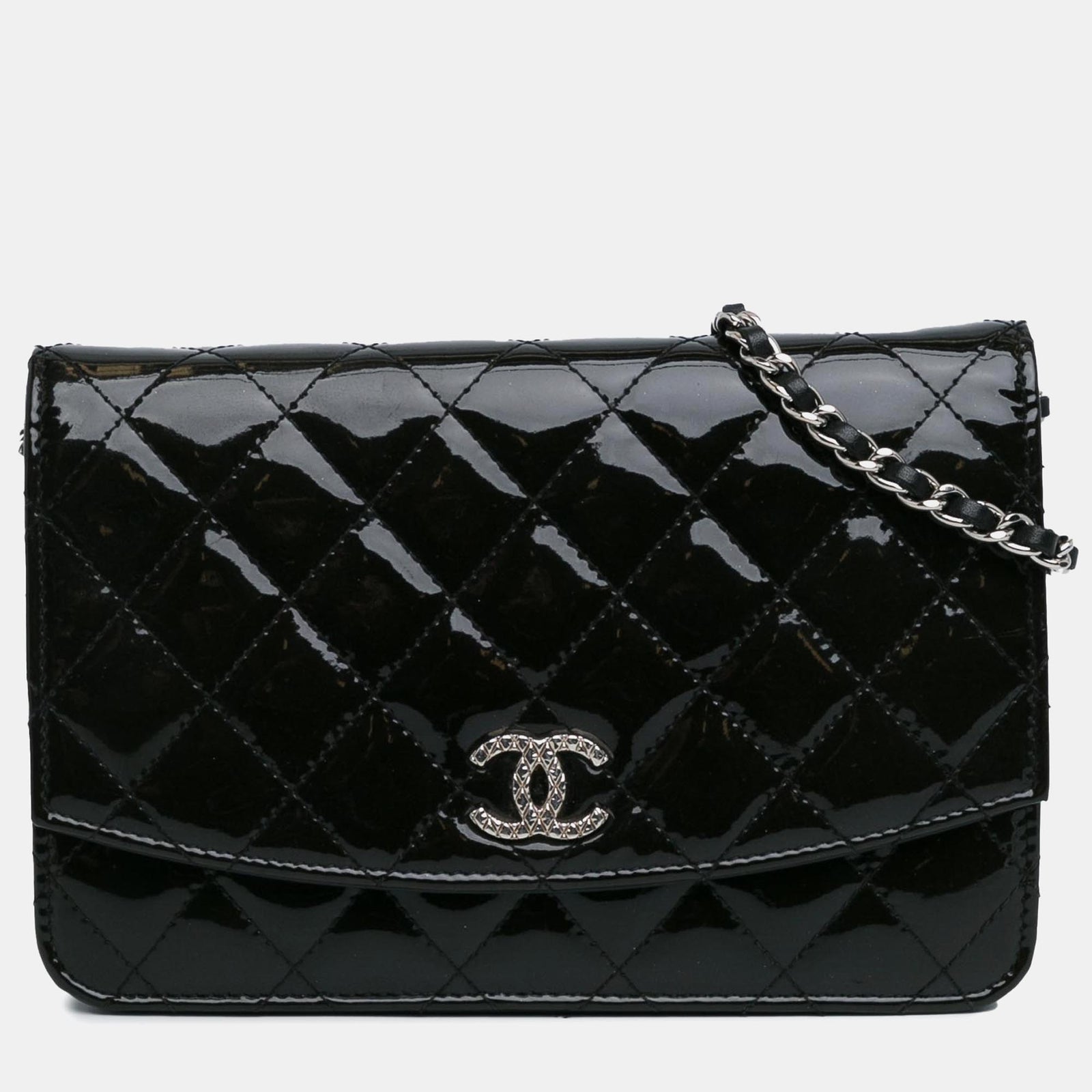 Chanel Gesteppte Brieftasche aus Lackleder mit Kette