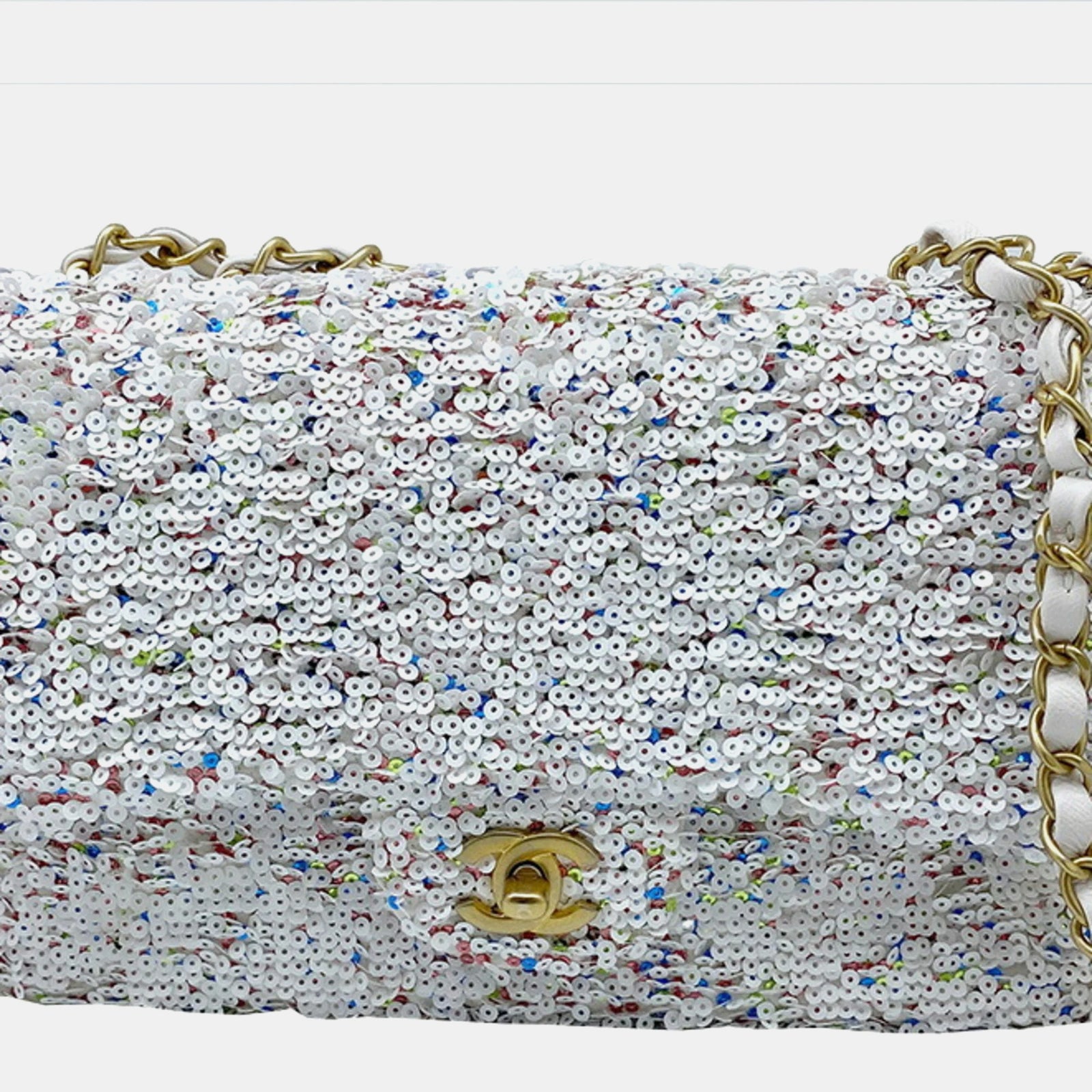 Chanel Sac à bandoulière à rabat simple et sequins de taille moyenne blanc