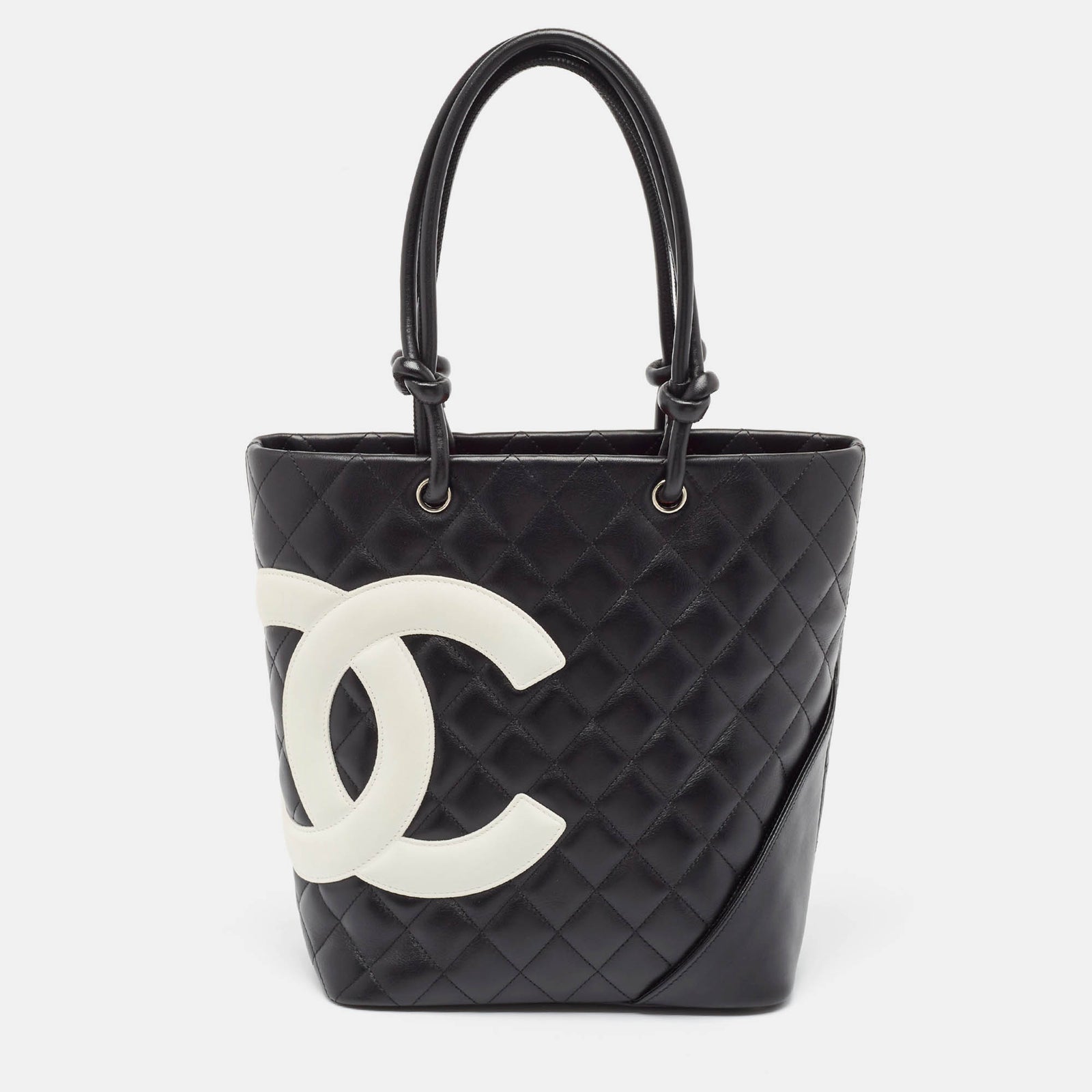 Chanel Sac seau moyen Ligne Cambon en cuir matelassé noir/blanc