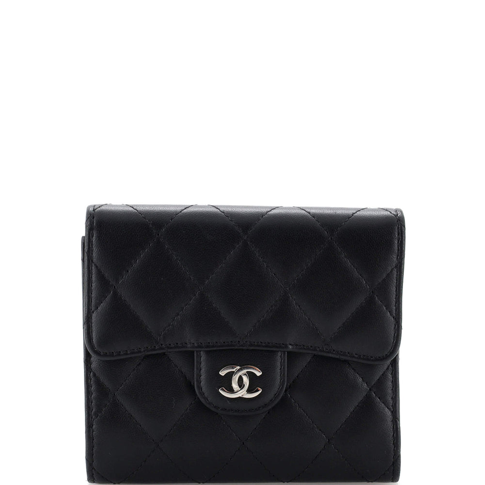 CHANEL CC Compact Classic Geldbörse mit Klappe aus gestepptem Lammleder