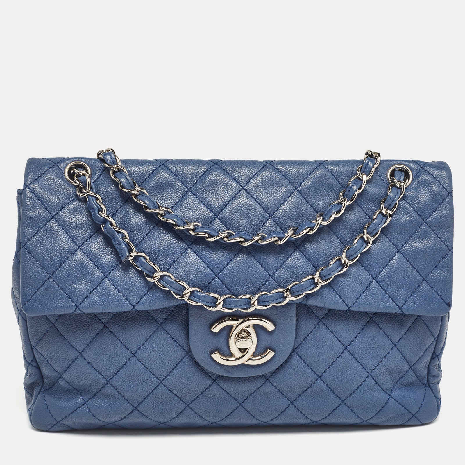 Chanel Sac à rabat classique maxi en cuir caviar matelassé bleu