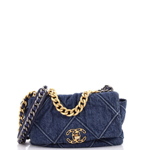 src:https://cdn.shopify.com/s/files/1/0384/0161/files/433696-4_20chanel_2019_20flap_20bag_20quilted_20denim_20medium_2d_0002.jpg