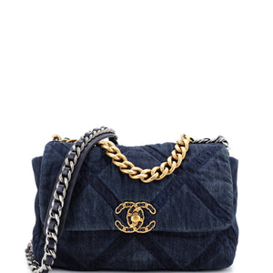 src:https://cdn.shopify.com/s/files/1/0384/0161/files/453023-6_20chanel_2019_20flap_20bag_20quilted_20denim_20medium_2d_0002.jpg