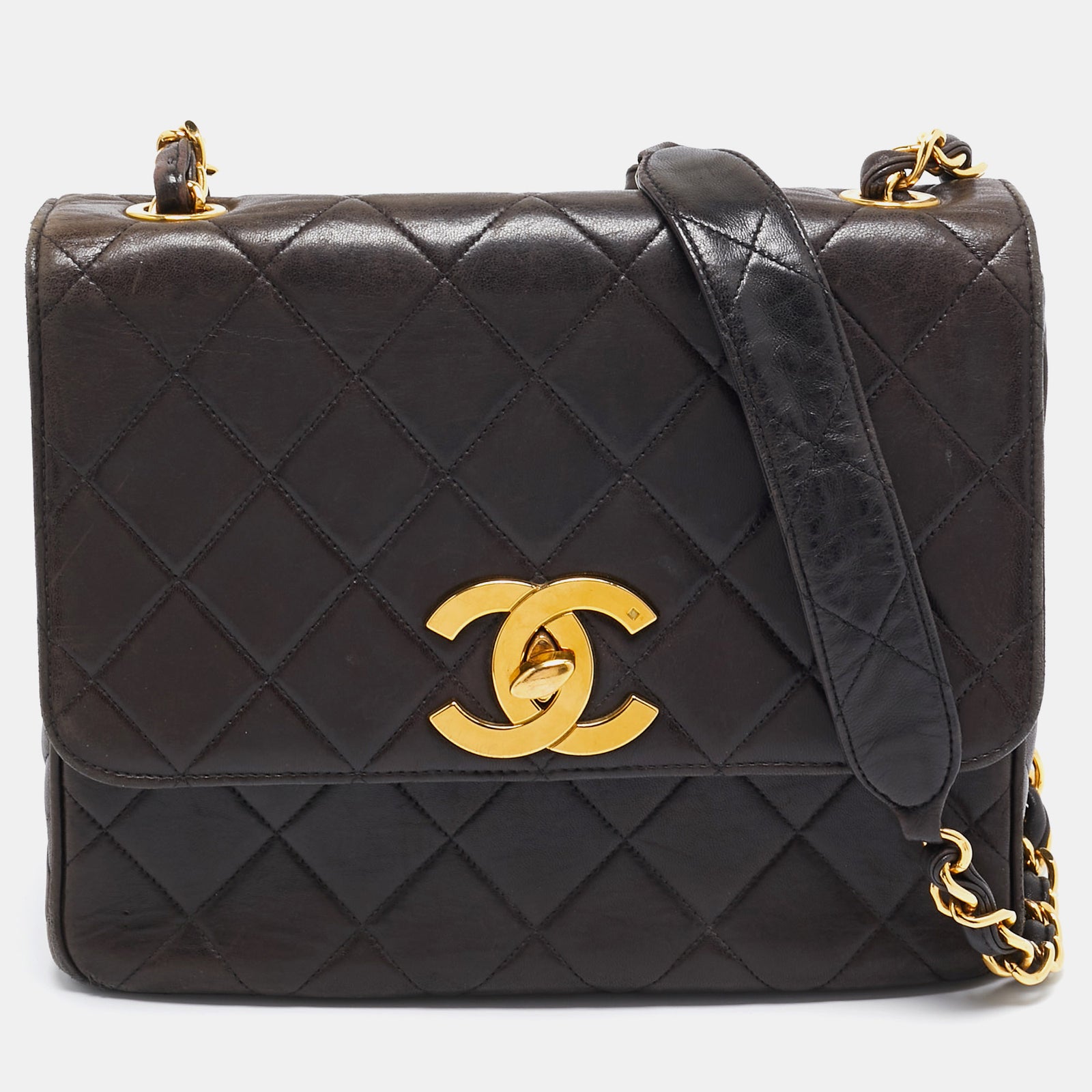 Chanel Sac à rabat carré CC en cuir matelassé noir avec chaîne