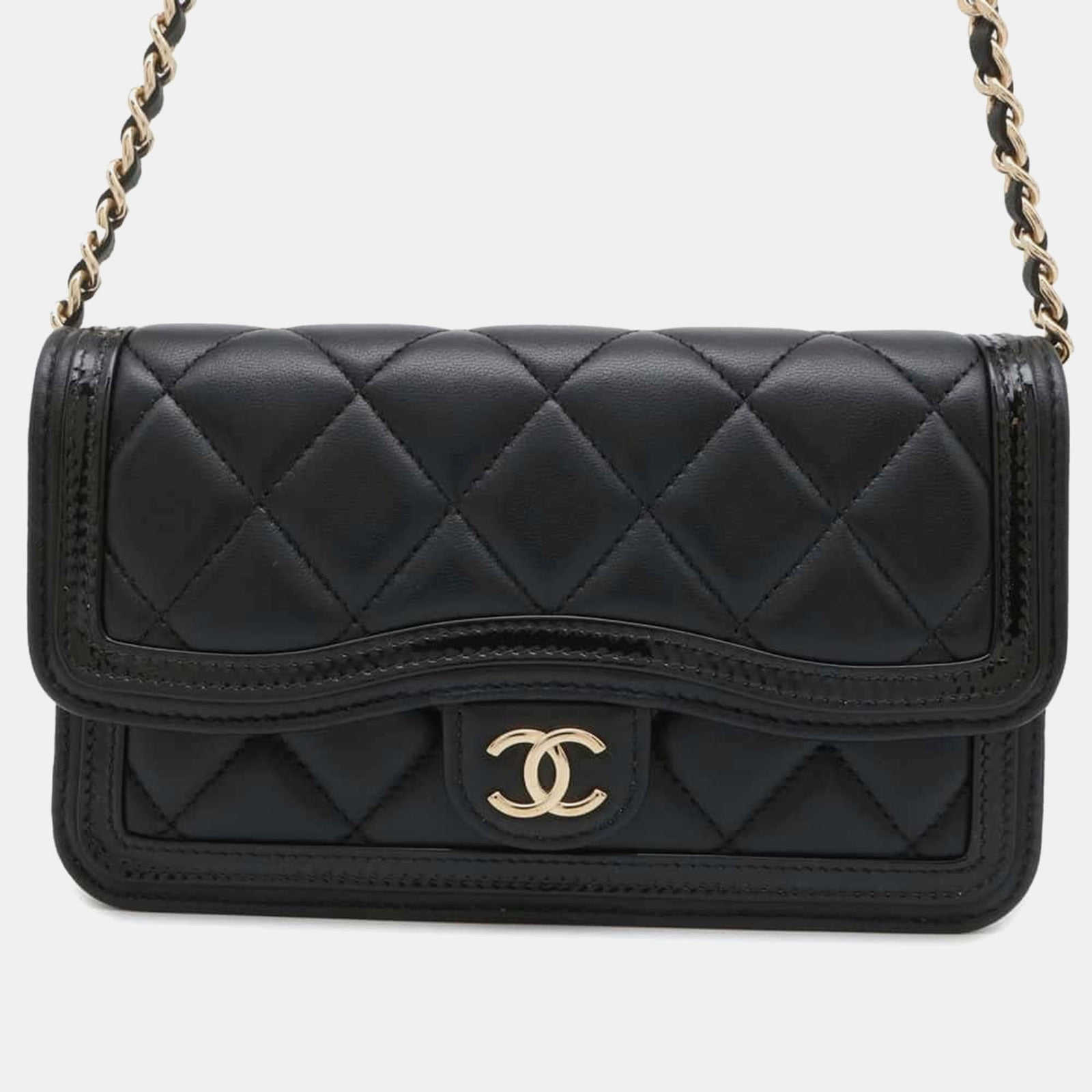 Chanel Schwarzes Matelassé-Handyetui aus Lammlackleder mit Kette