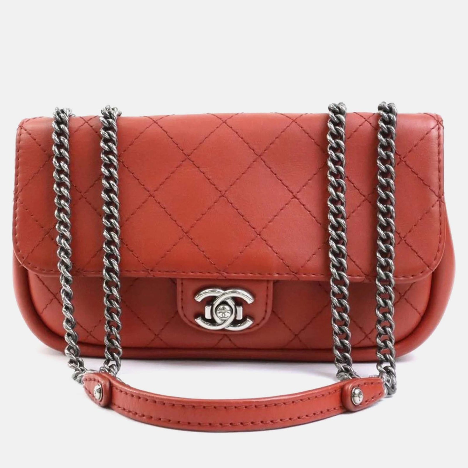 Chanel Sac à rabat simple en cuir matelassé rouge