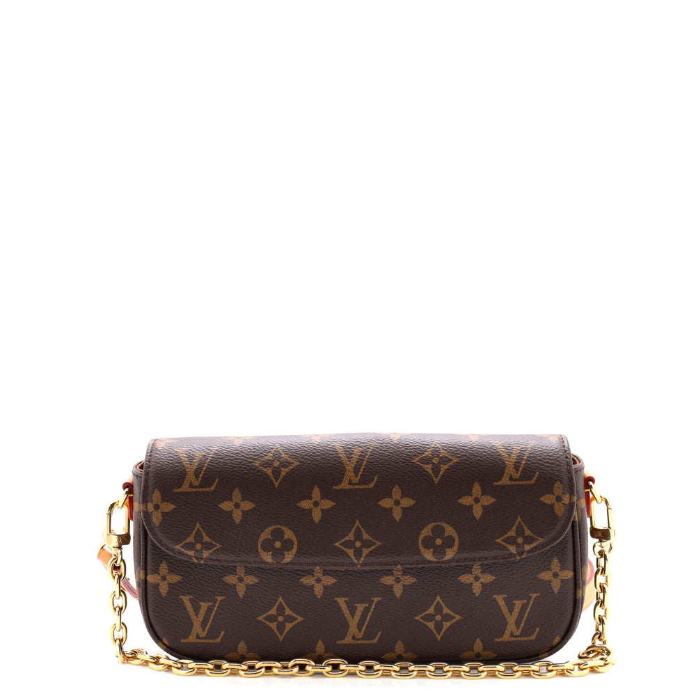 Ivy Wallet on Chain Monogram Canvas