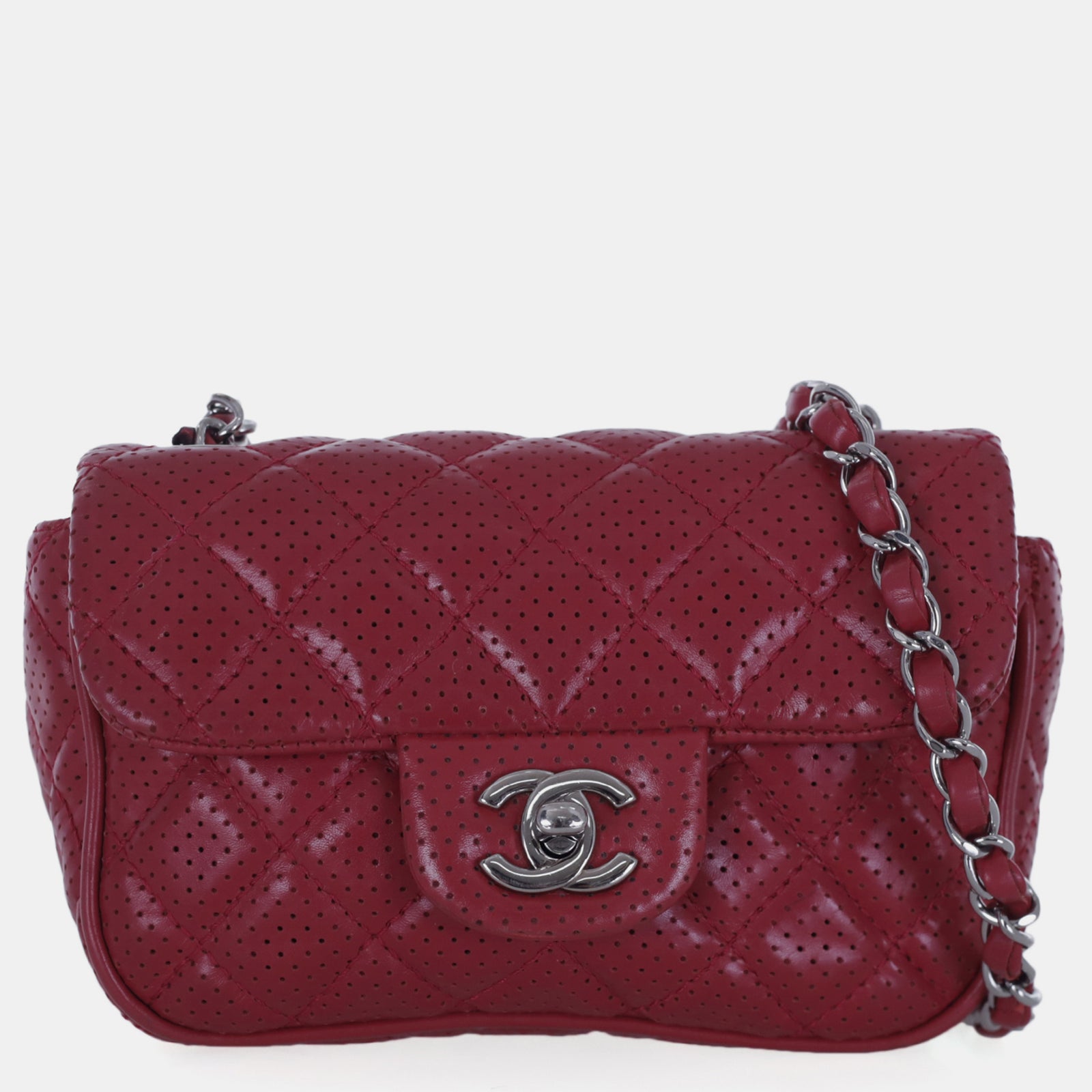 Chanel Rote, perforierte, rechteckige Extra-Mini-Überschlagtasche aus Leder