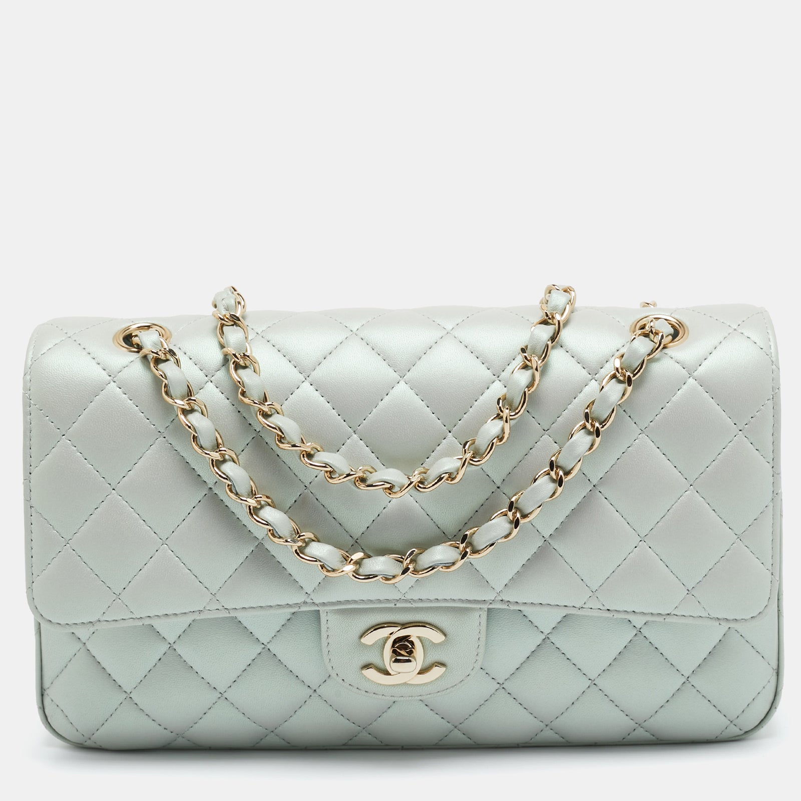 Chanel Sac à rabat classique de taille moyenne en cuir matelassé irisé vert