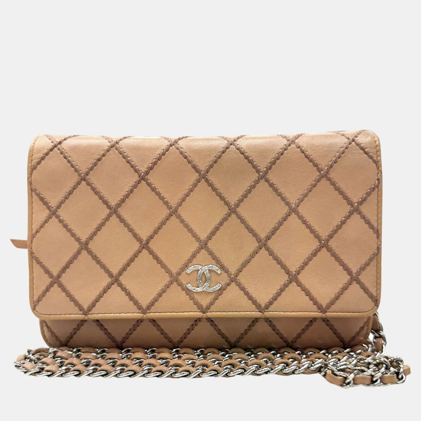 Chanel Beigefarbene Geldbörse aus Leder mit Wildstich-Kette