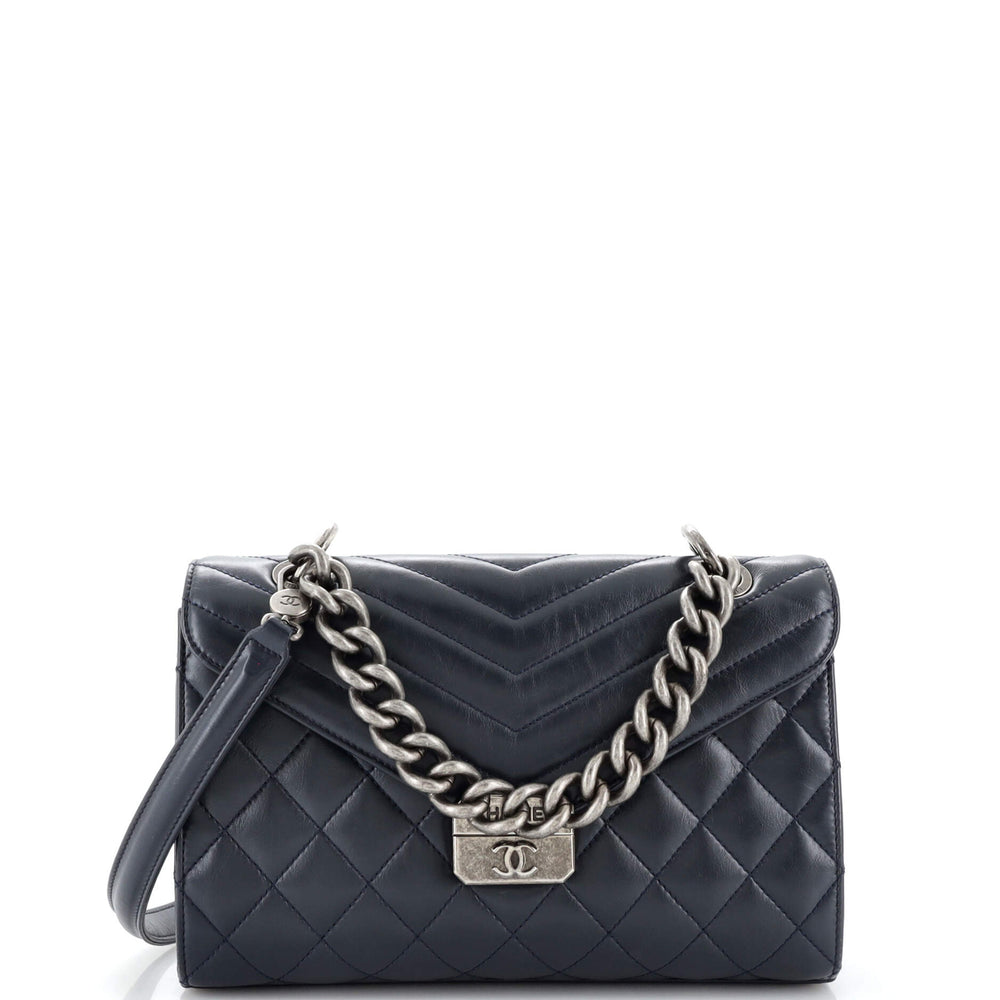 CHANEL Mad About Quilting Flap Bag gestepptes Kalbsleder, mittelgroß