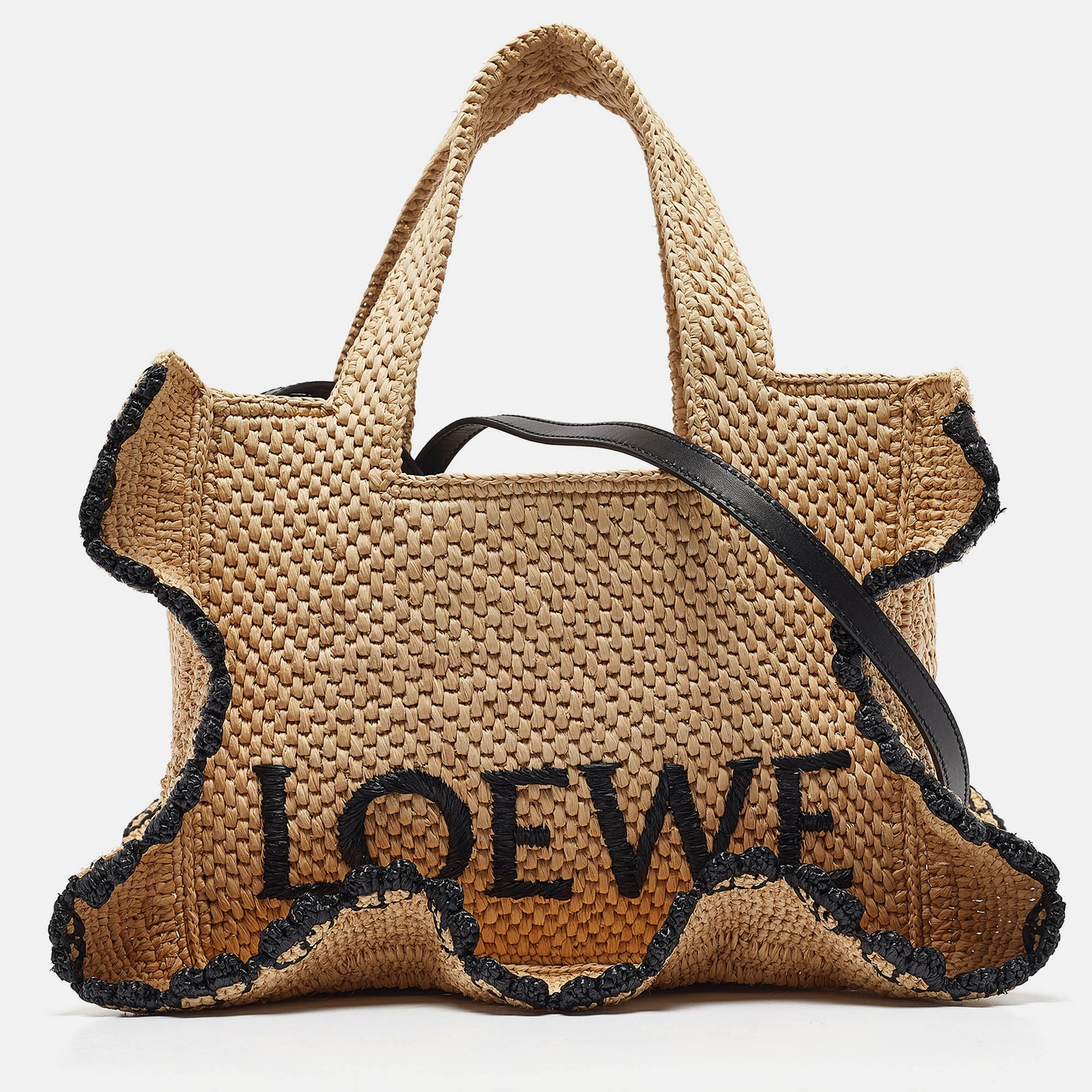 Loewe x Paula's Ibiza Kleine Tragetasche aus Raffiabast in Schwarz/Natur mit Rüschen