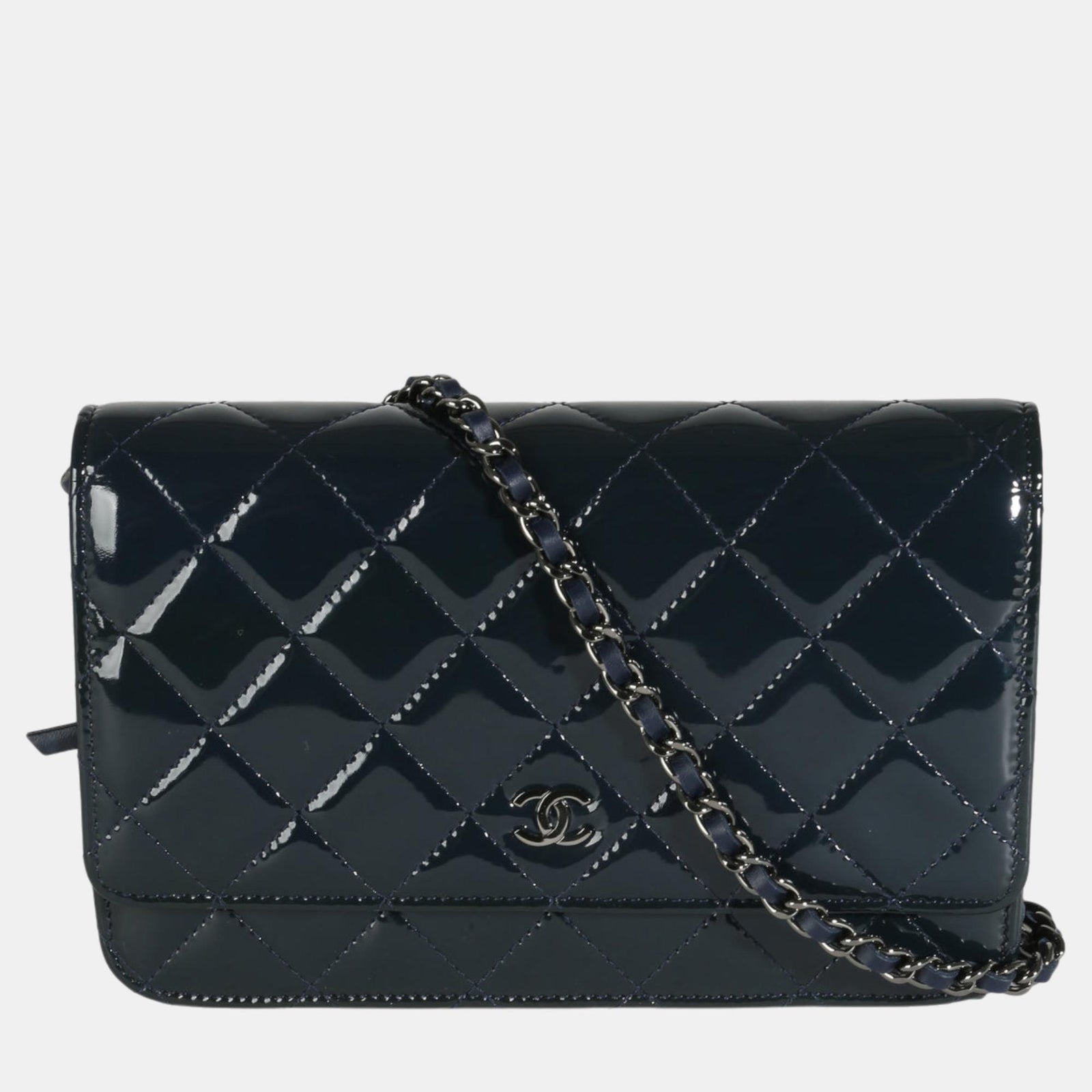 Chanel Marineblaue gesteppte Geldbörse aus Lackleder mit Kette