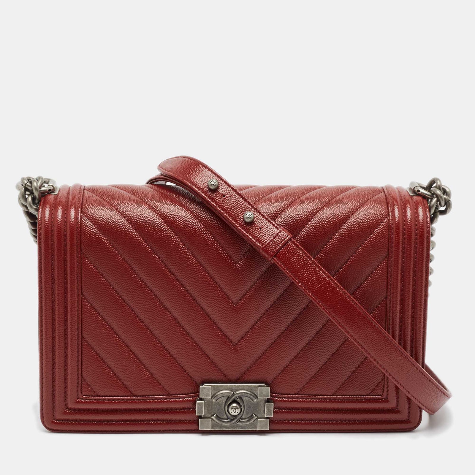 Chanel Dunkelrote mittelgroße New Boy-Tasche aus Leder mit Chevron-Muster