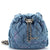 CHANEL Denim Mood Chain Bucket Bag mit Logo-Print, gesteppte Fransen, Denim, mittelgroß