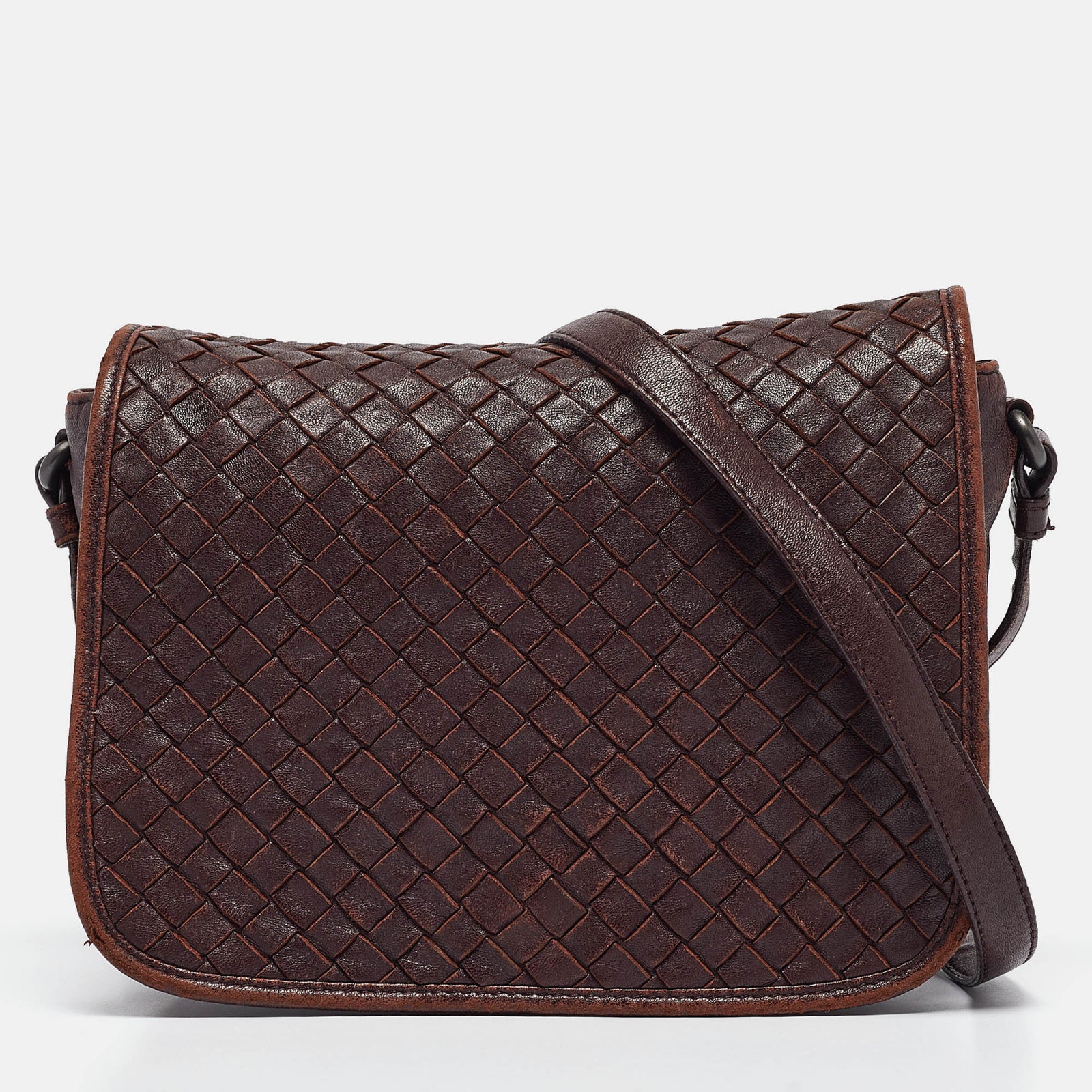 Bottega Veneta Sac bandoulière à rabat en cuir intrecciato bordeaux