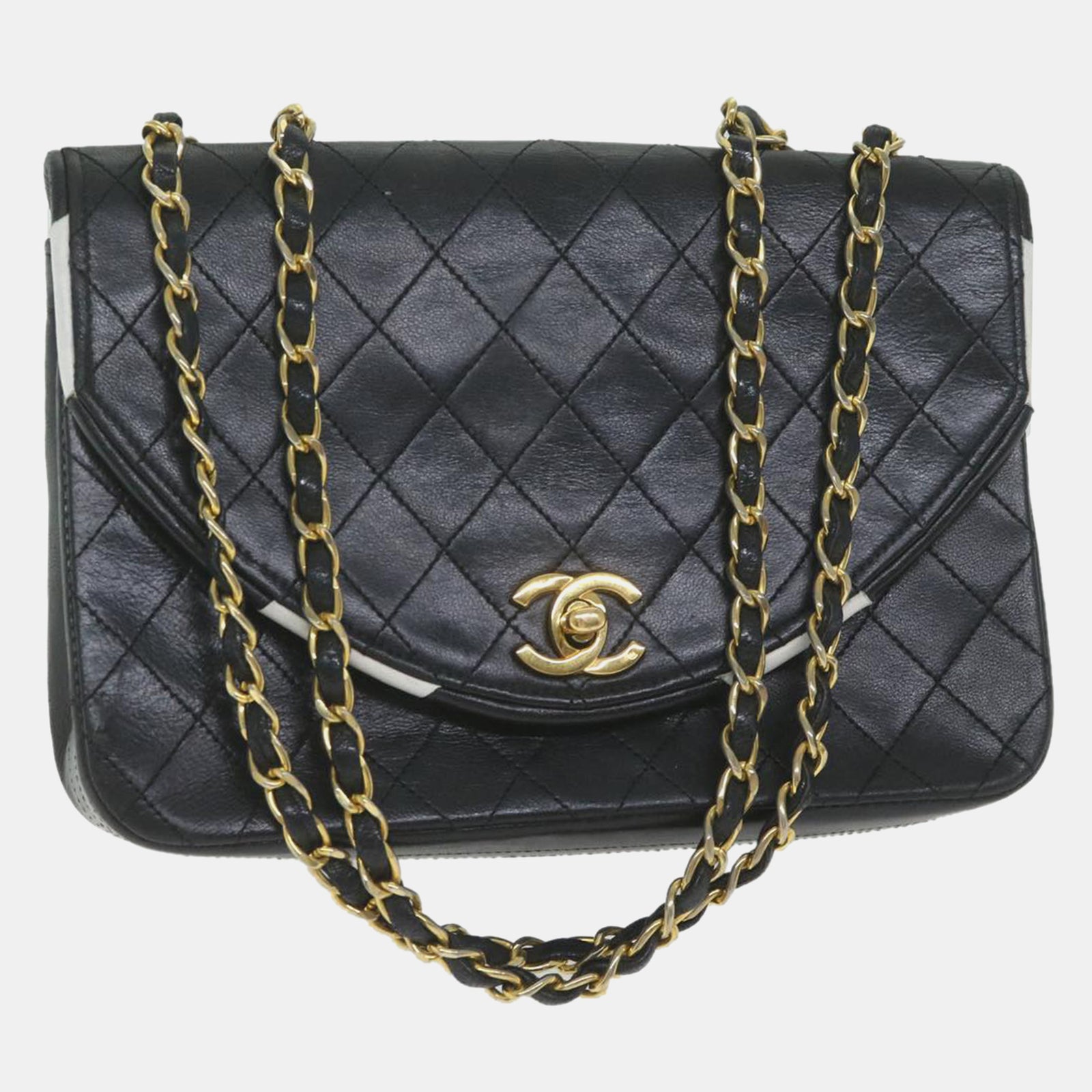 Chanel Sac à rabat demi-lune matelassé en cuir noir