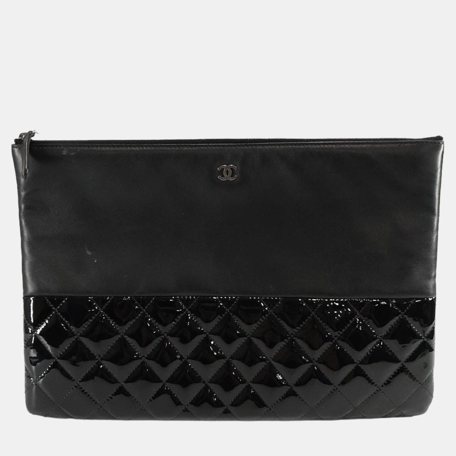 Chanel Große CC-Clutch aus schwarzem Leder