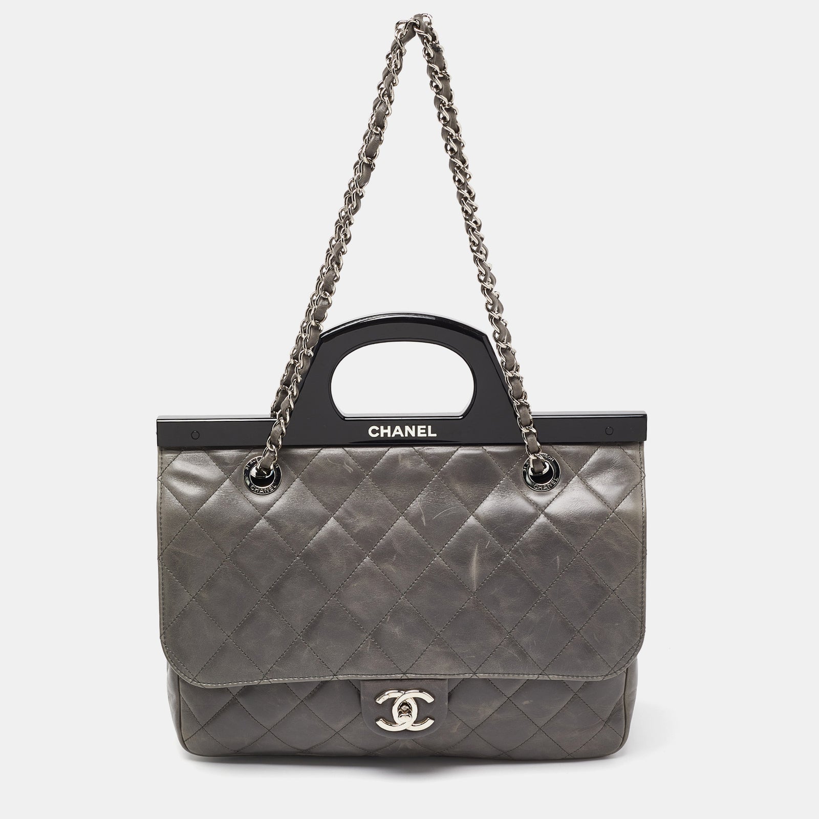 Chanel Kleine CC-Liefertasche aus gestepptem Glanzleder in Grau