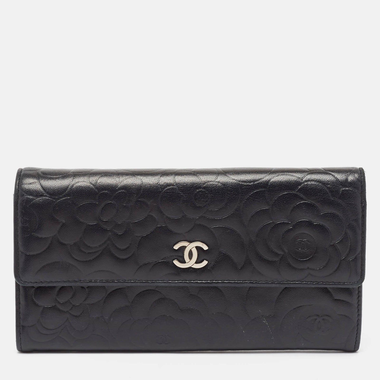 Chanel Portefeuille à rabat large en cuir gaufré camélia noir