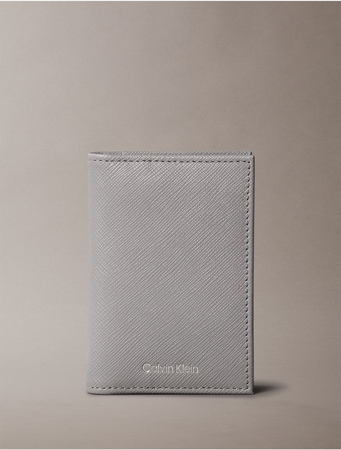 Calvin Klein Portefeuille compact à deux volets en cuir Saffiano raffiné pour homme - Gris