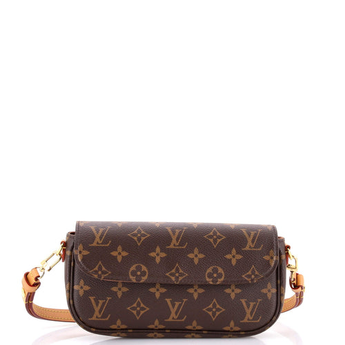 Ivy Wallet on Chain Monogram Canvas