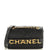 CHANEL Logo Enchained Flap Bag Mittelgroßes gestepptes Kalbsleder