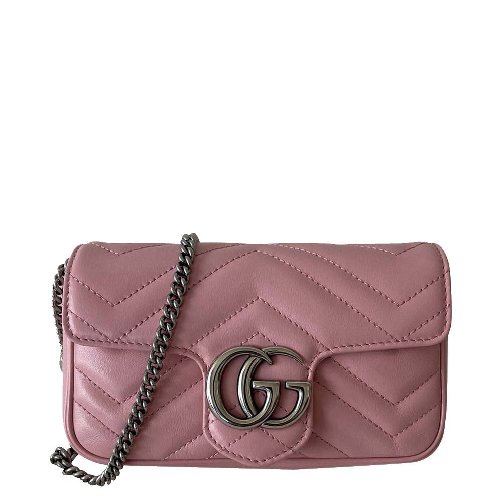 Gucci Super-Mini-Umhängetasche „GG Marmont“ aus Matelassé-Leder in Rosa