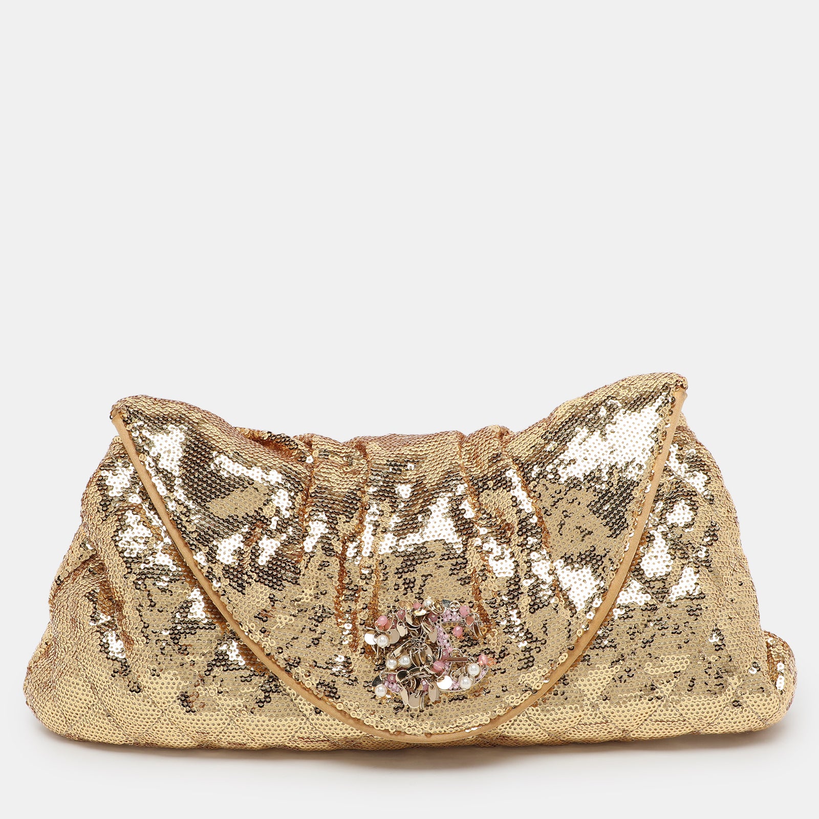 Chanel Halbmond-Clutch mit gesteppten Pailletten in Gold