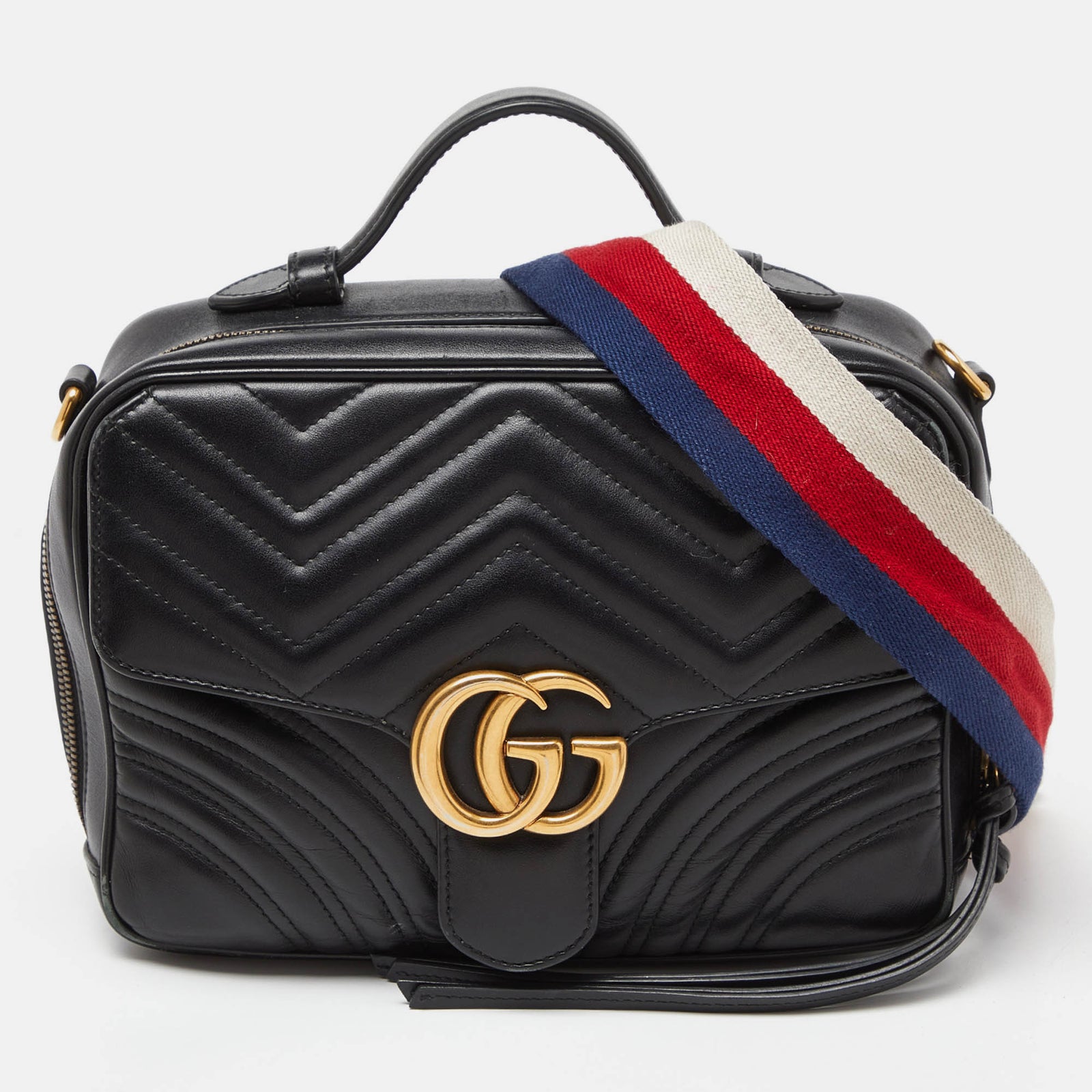 Gucci Kleine GG Marmont Tasche mit Henkel aus Matelassé-Leder in Schwarz