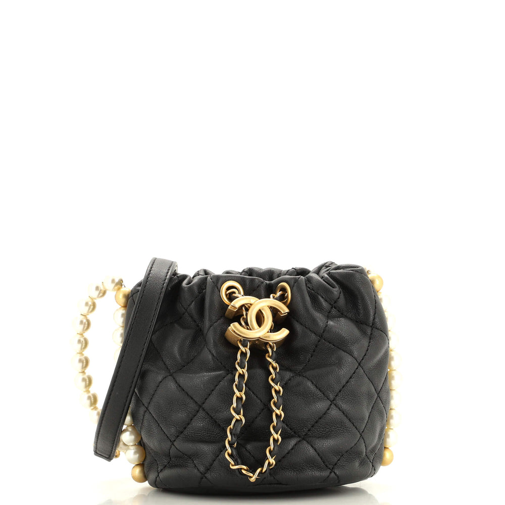 CHANEL About Pearls Beuteltasche gestepptes Kalbsleder Mini