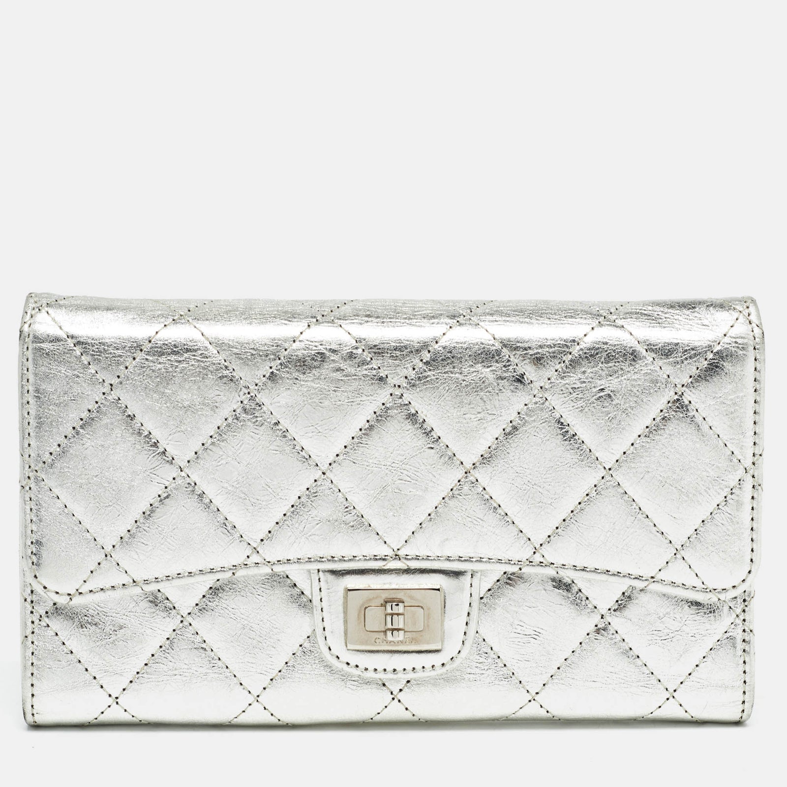 Chanel Portefeuille continental réédité en cuir verni matelassé argenté